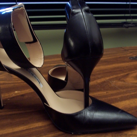 Manolo Blahnik Black Leather Heels size 41 - Picture 3 of 4